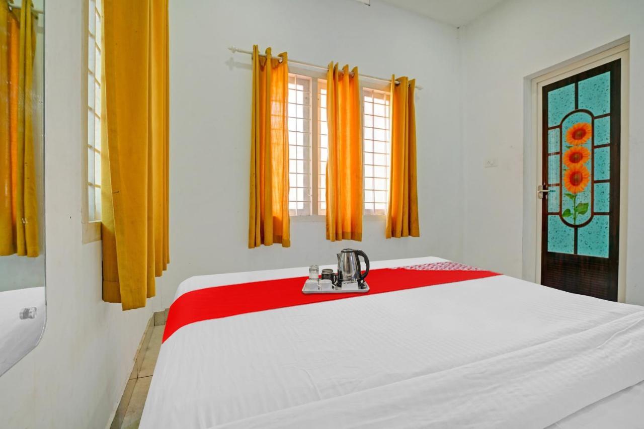 Oyo Thykoodam Sleep Inn Kochi Bagian luar foto