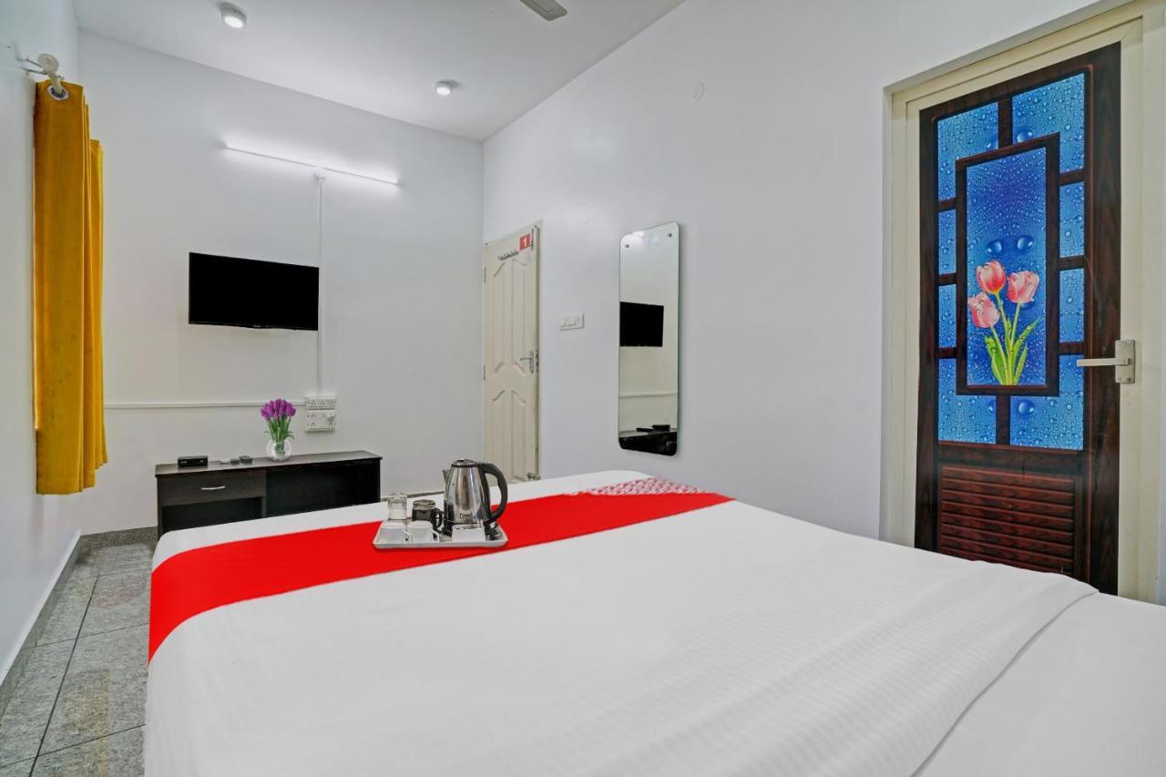 Oyo Thykoodam Sleep Inn Kochi Bagian luar foto