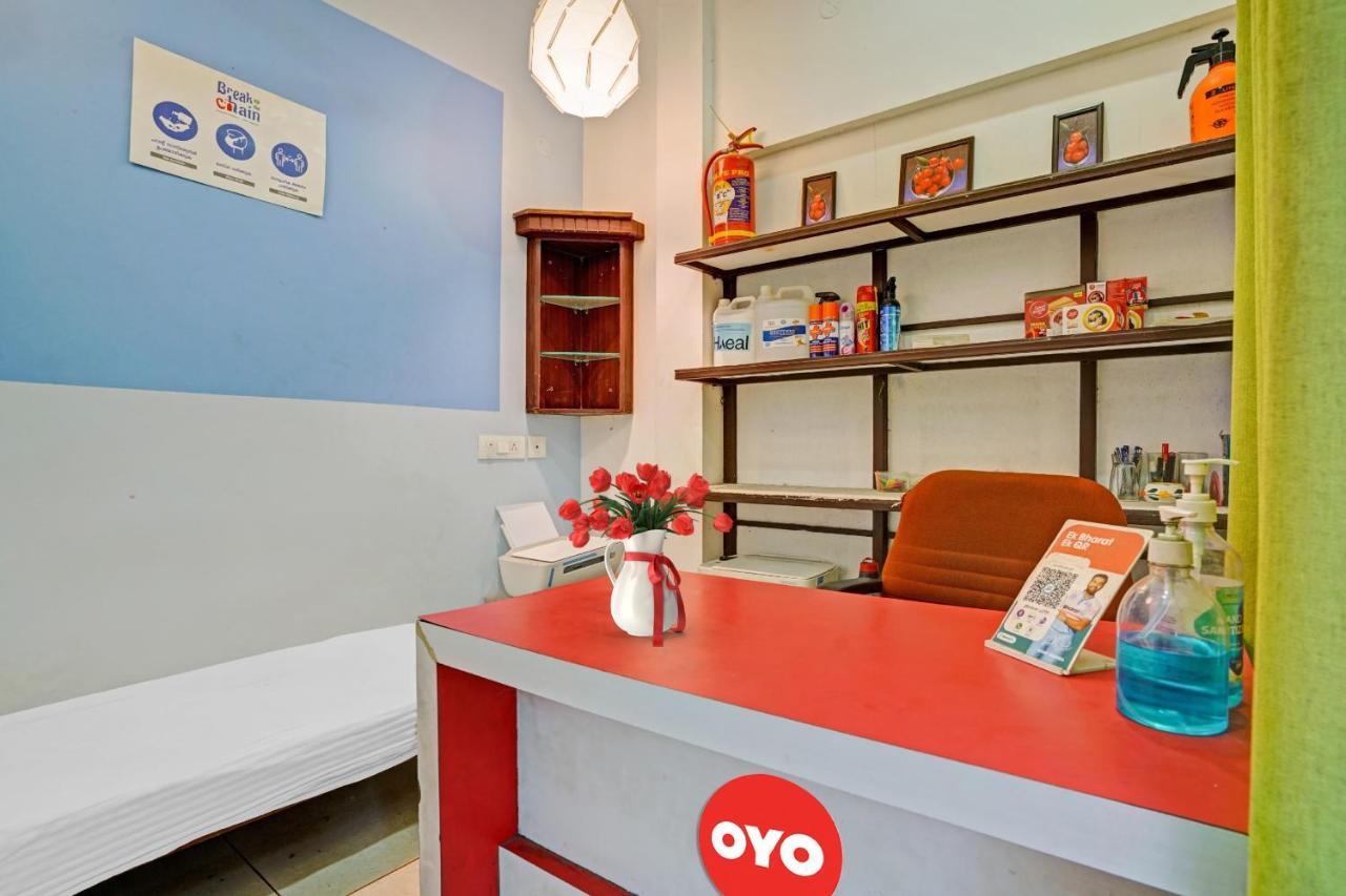 Oyo Thykoodam Sleep Inn Kochi Bagian luar foto