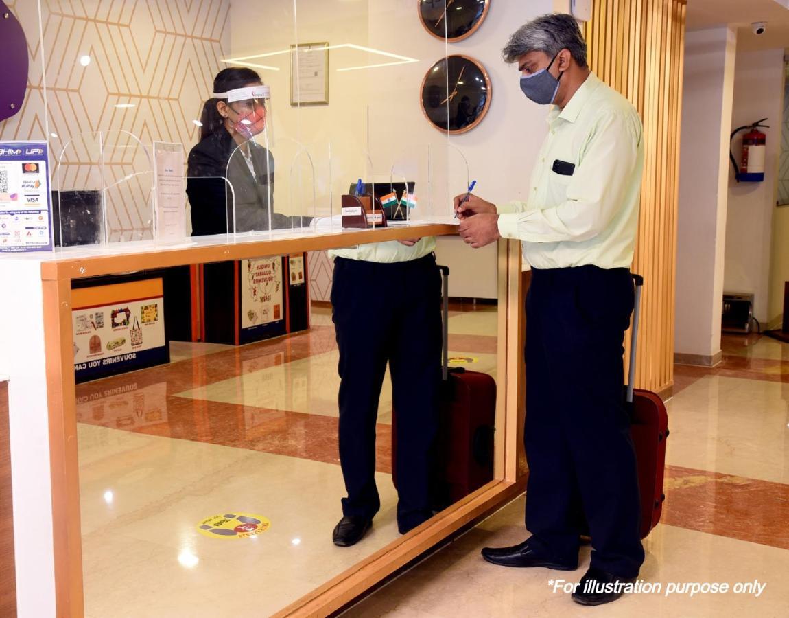 Oyo Thykoodam Sleep Inn Kochi Bagian luar foto